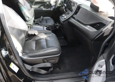 2015 Toyota Sienna Se Premium 8 Passenger z USA, uszkodzony, nr VIN 5TDXK3DC1FS593873